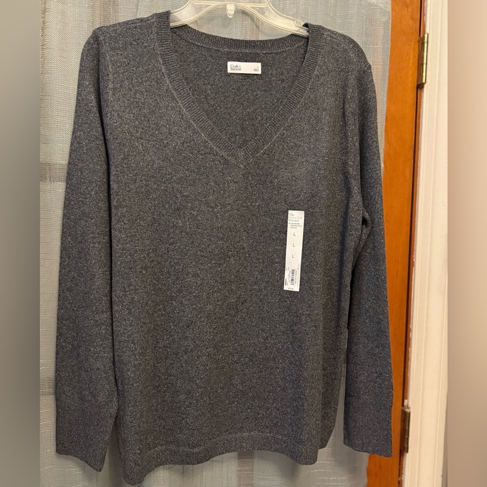 Croft & Barrow Women's Charcoal V-Neck Sweater - Picture 2 of 3